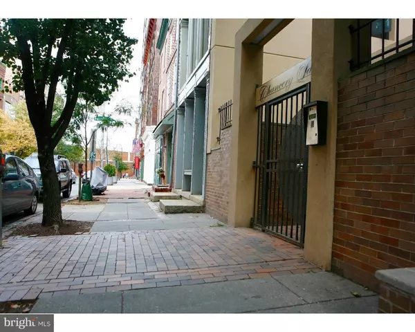 Philadelphia, PA 19106,130-8 ARCH ST #207