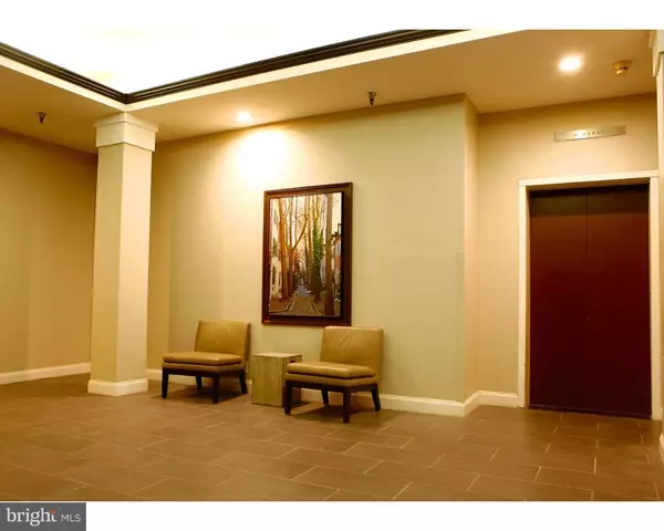 Philadelphia, PA 19106,130-8 ARCH ST #207