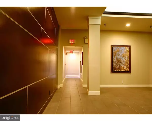 Philadelphia, PA 19106,130-8 ARCH ST #207