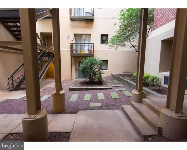 Philadelphia, PA 19106,130-8 ARCH ST #207