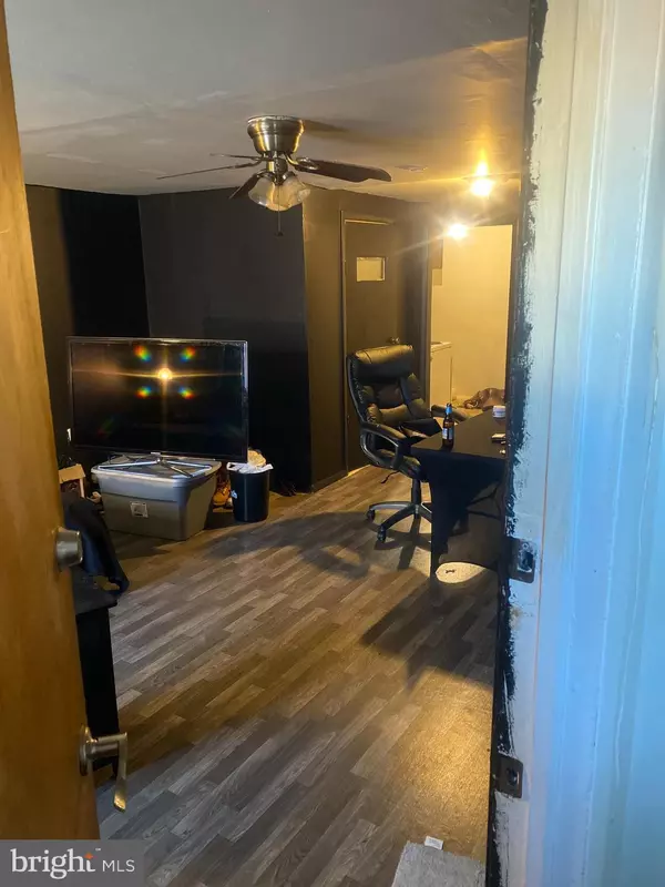 Upper Darby, PA 19082,346 LONG LN