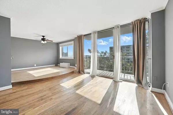 Alexandria, VA 22303,2059 HUNTINGTON AVE #707