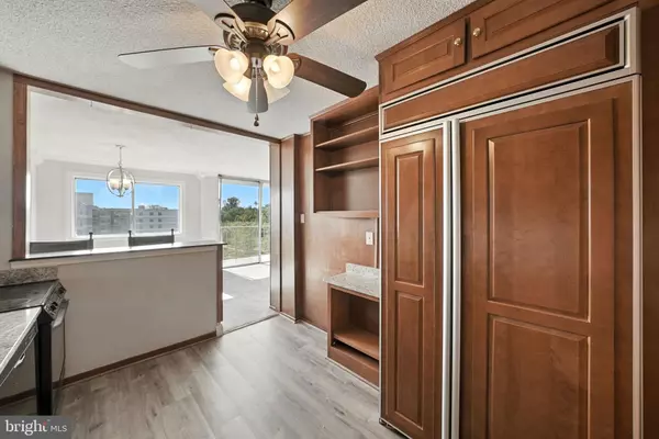 Alexandria, VA 22303,2059 HUNTINGTON AVE #907