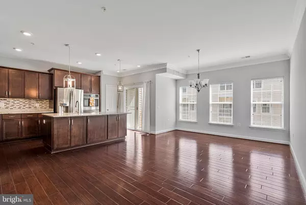 43613 HELMSDALE TER, Chantilly, VA 20152