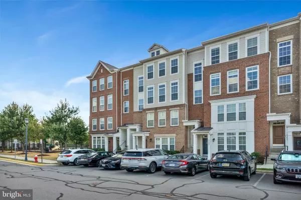 Chantilly, VA 20152,43613 HELMSDALE TER