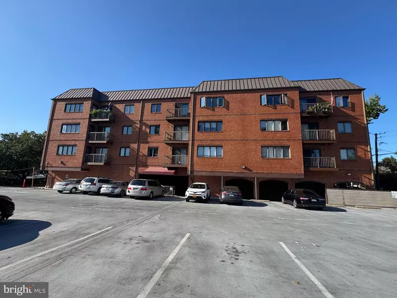 8 RUSSELL AVE #209, Gaithersburg, MD 20877