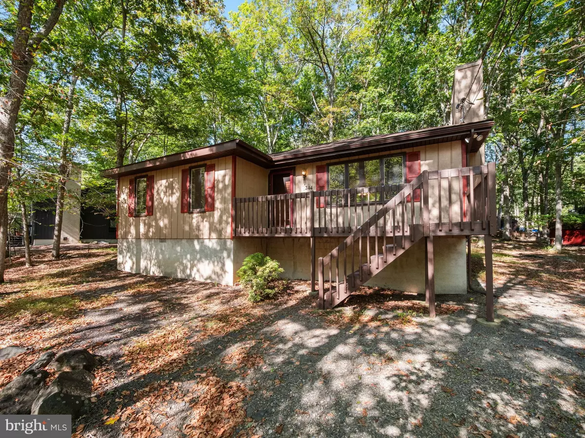 Bushkill, PA 18324,244 CANTERBURY RD