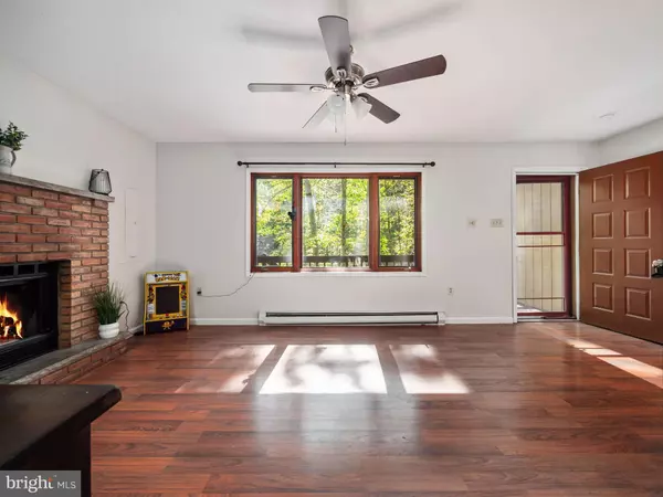 Bushkill, PA 18324,244 CANTERBURY RD