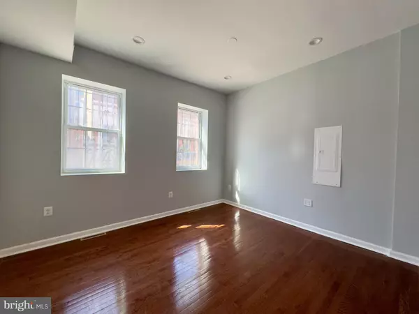 Baltimore, MD 21202,10 E MULBERRY ST #1, FRONT