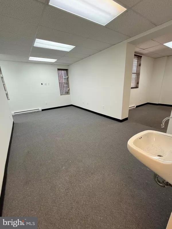 Philadelphia, PA 19122,443 W GIRARD #2B