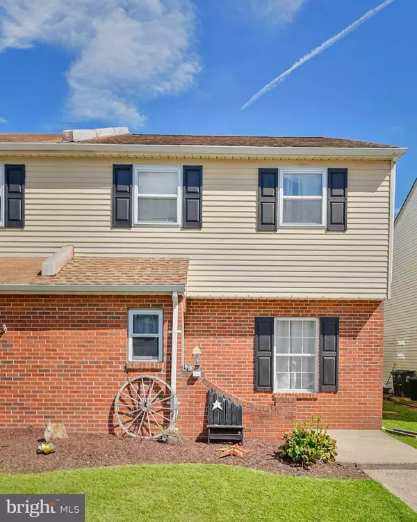 6 TIERNEY CT, Quakertown, PA 18951