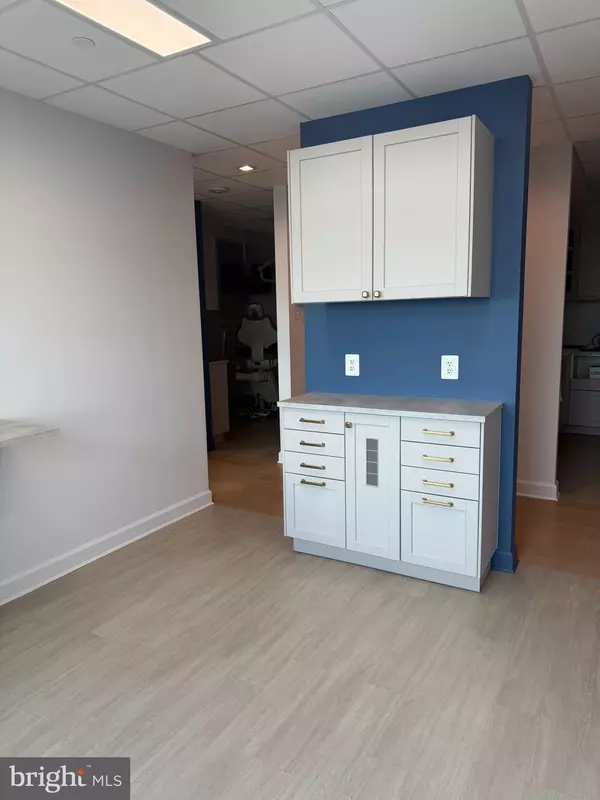 Falls Church, VA 22043,7115 LEESBURG PIKE #304