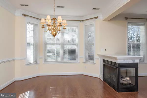 Alexandria, VA 22314,828 SLATERS LN #107