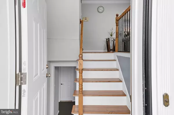 Woodbridge, VA 22193,14010 MAPLEDALE AVE