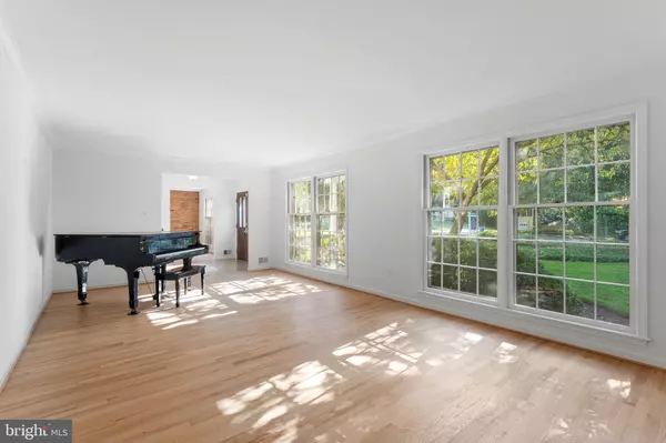 Mclean, VA 22101,1560 FOREST VILLA LN
