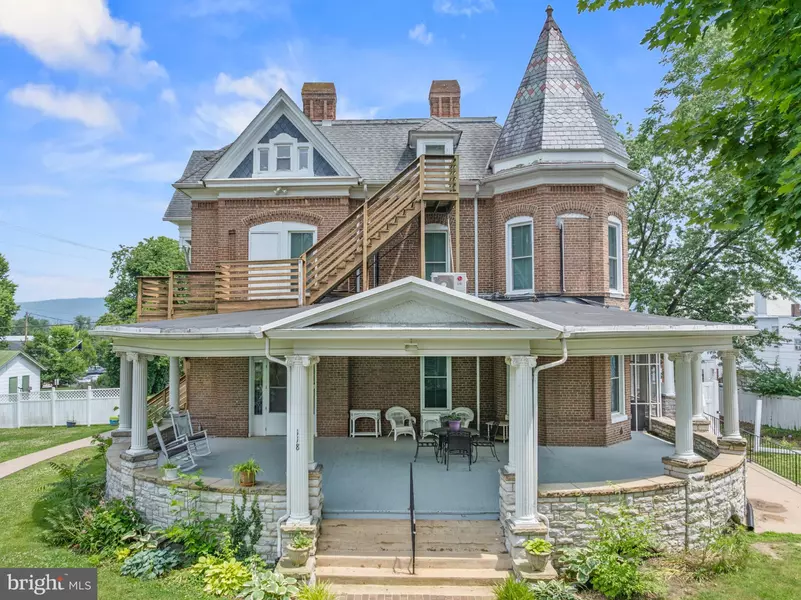 118 N MUHLENBERG ST, Woodstock, VA 22664