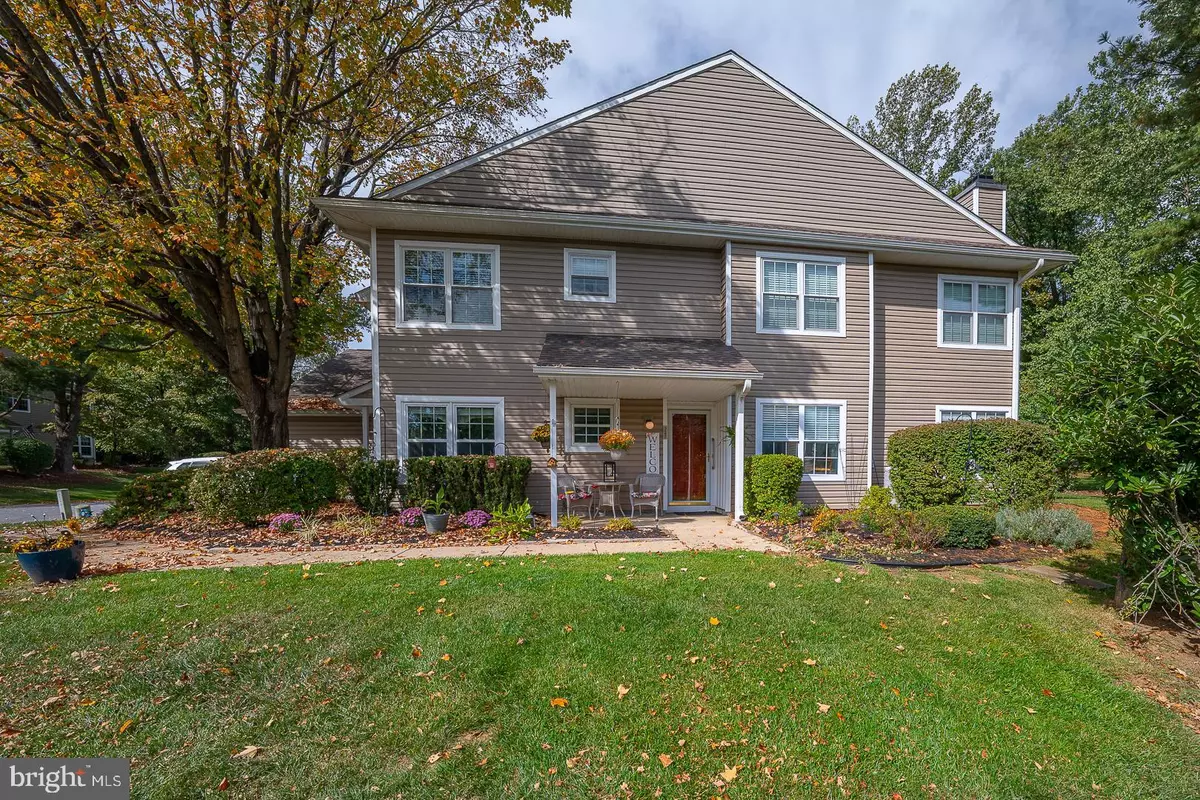 Glen Mills, PA 19342,325 DANBURY LN #325