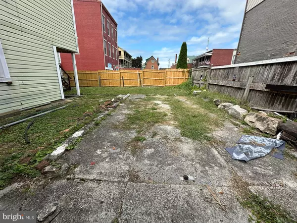 Huntingdon, PA 16652,513-515 PENN ST