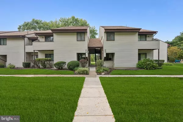 Mount Laurel, NJ 08054,23A E DAISY LN