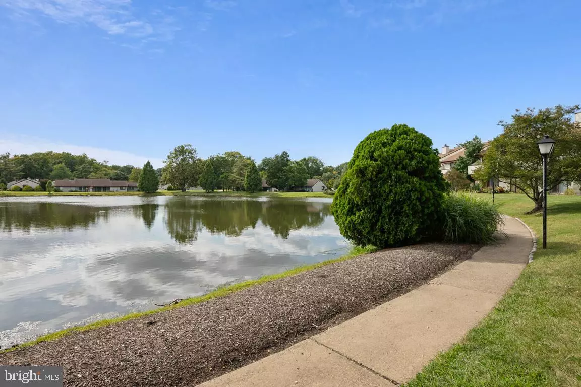 Mount Laurel, NJ 08054,23A E DAISY LN