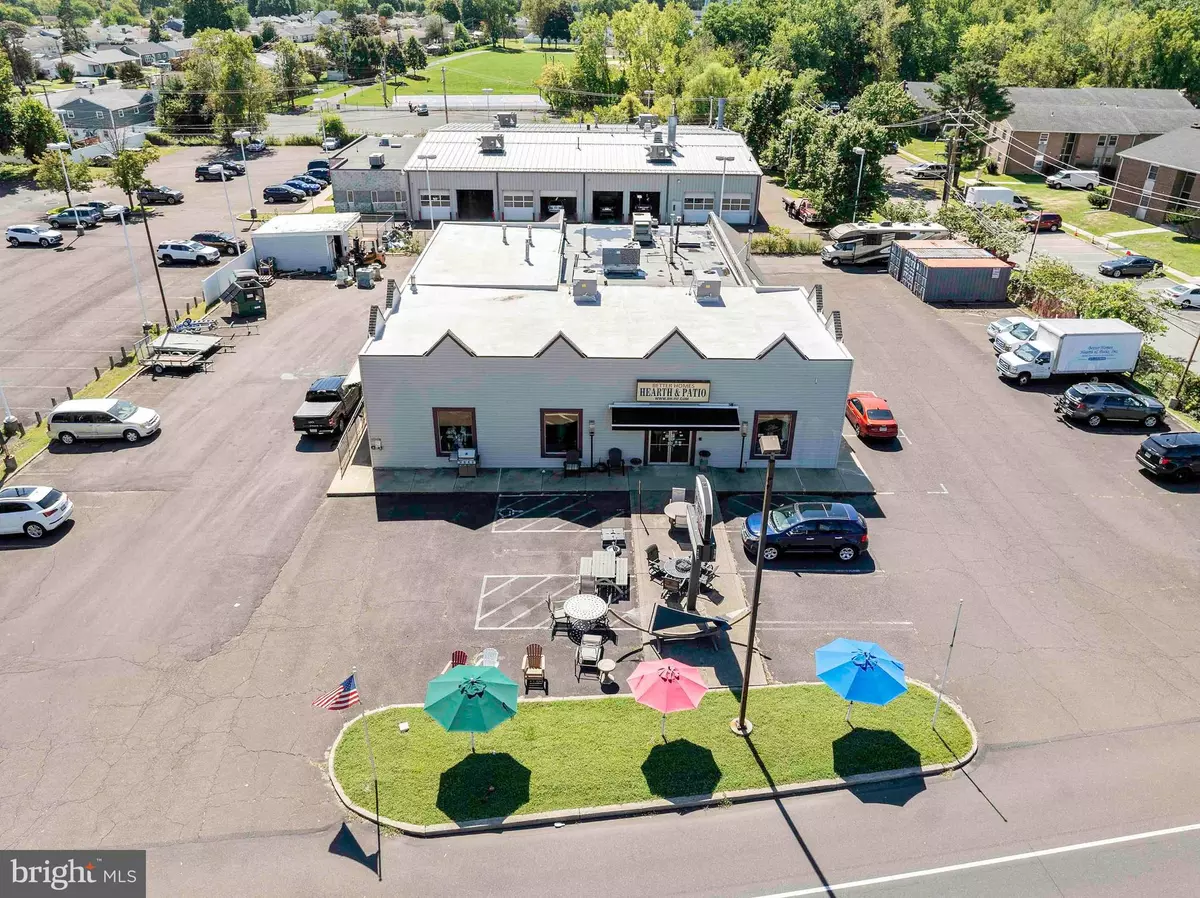 Fairless Hills, PA 19030,386 LINCOLN HWY