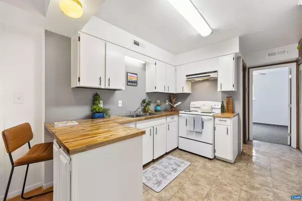 Charlottesville, VA 22903,2100 JEFFERSON PARK AVE #4