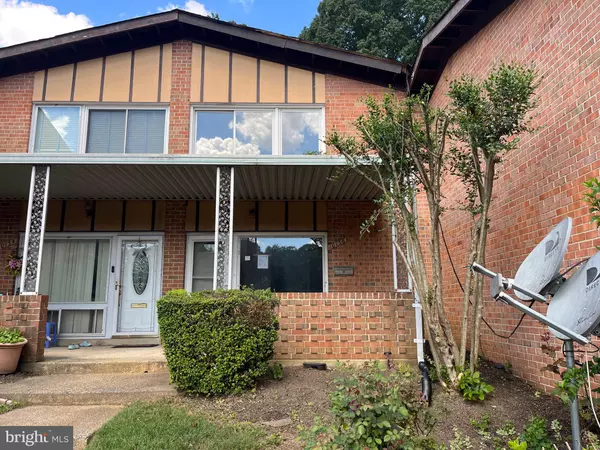 10136 FAIR WOODS DR, Fairfax, VA 22030