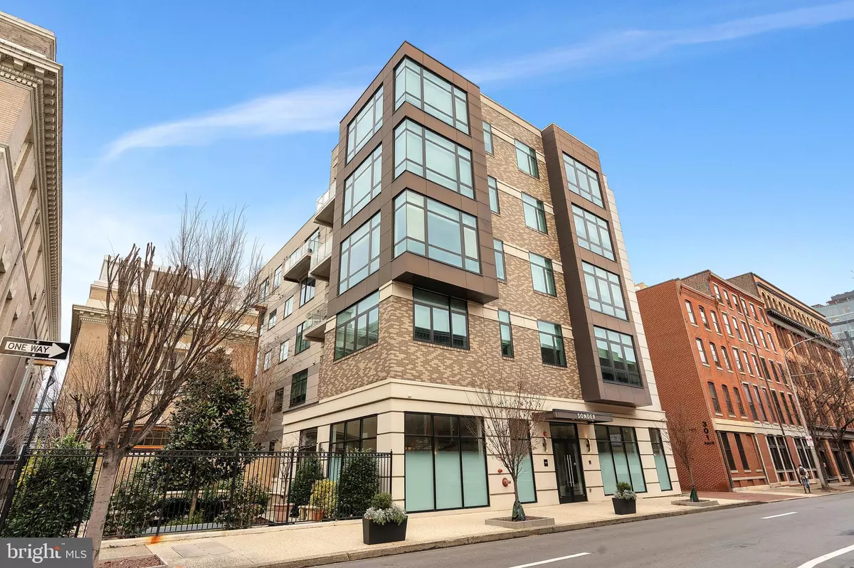 Philadelphia, PA 19106,313 RACE ST #404