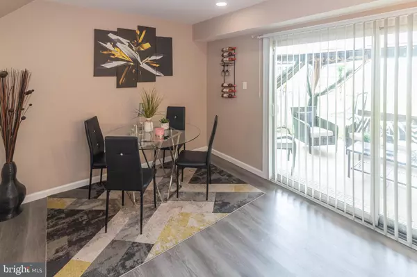 Willingboro, NJ 08046,18 EDGEWATER LN