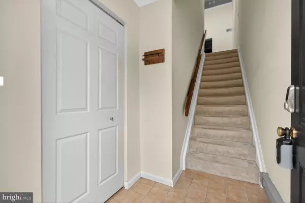 Clifton, VA 20124,5812 ORCHARD HILL CT #5812