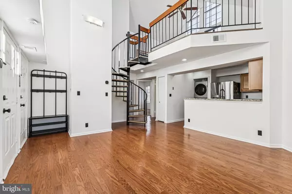 Alexandria, VA 22310,6006-F CURTIER DR #F