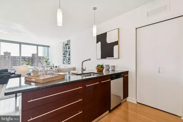 Philadelphia, PA 19103,2101 MARKET ST #1205