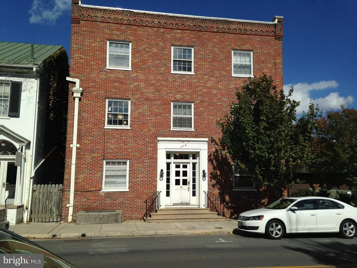 Winchester, VA 22601,208 W BOSCAWEN ST #1