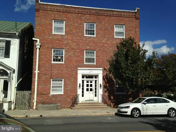 208 W BOSCAWEN ST #1, Winchester, VA 22601
