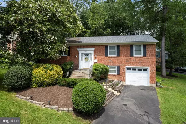 3017 BATTERSEA LN, Alexandria, VA 22309