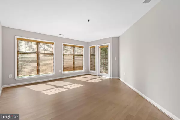 Falls Church, VA 22041,5565 SEMINARY RD #206