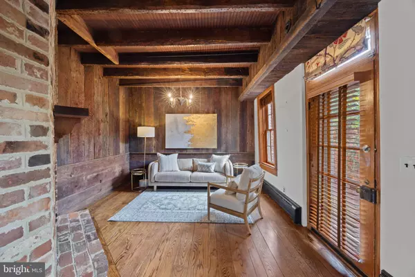 Alexandria, VA 22314,521 DUKE ST