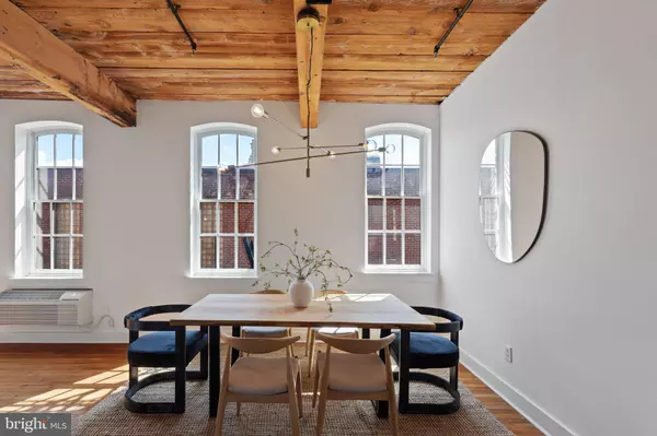 Philadelphia, PA 19106,205-15 CUTHBERT ST #301