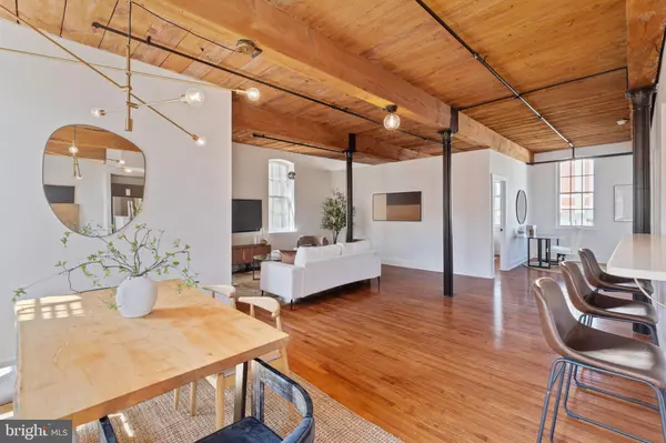 Philadelphia, PA 19106,205-15 CUTHBERT ST #301