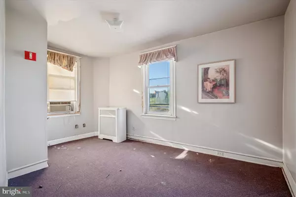 Philadelphia, PA 19131,4083 FORD RD