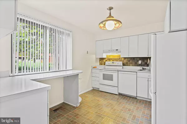 Columbia, MD 21045,7411 HICKORY LOG CIR