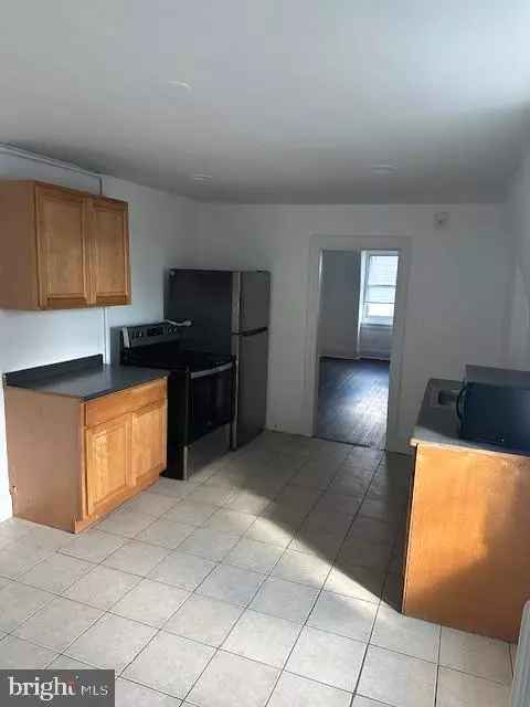 Philadelphia, PA 19153,7513 BUIST AVE #3