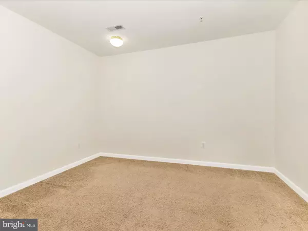 Elkridge, MD 21075,7096 WATER OAK RD #121