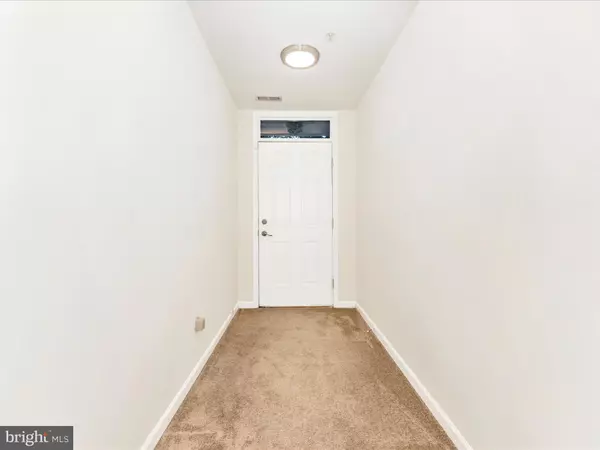 Elkridge, MD 21075,7096 WATER OAK RD #121