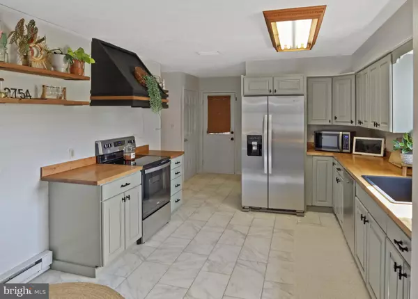 Berkeley Springs, WV 25411,2754 LUTHER MICHAEL RD