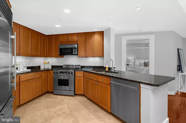 Annapolis, MD 21401,5 PARK PL #702