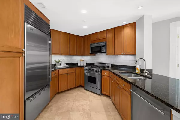 Annapolis, MD 21401,5 PARK PL #702