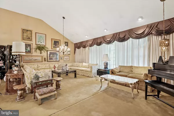 Elkins Park, PA 19027,341 CEDAR RD