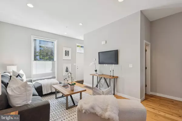 Philadelphia, PA 19122,231 W THOMPSON ST