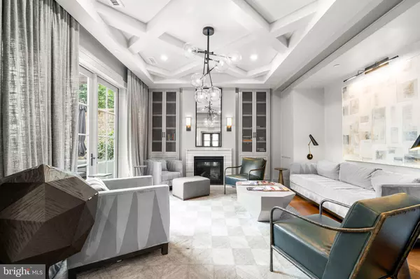 Washington, DC 20002,300 8TH ST NE #102